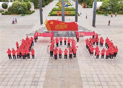 “跟着季节游四师”可克达拉全民抖音话题挑战赛启动